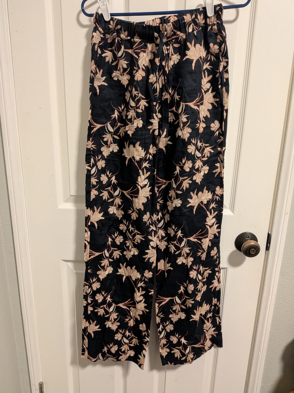 Reiss Black Wide-Leg Pants with Beige Floral Print & Matching Top